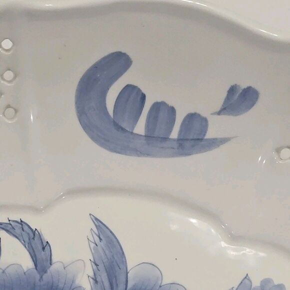 Home Interiors White Oval Cutout Blue Floral 4 Footed Dish 2002 Food Safe - Picture 7 of 7